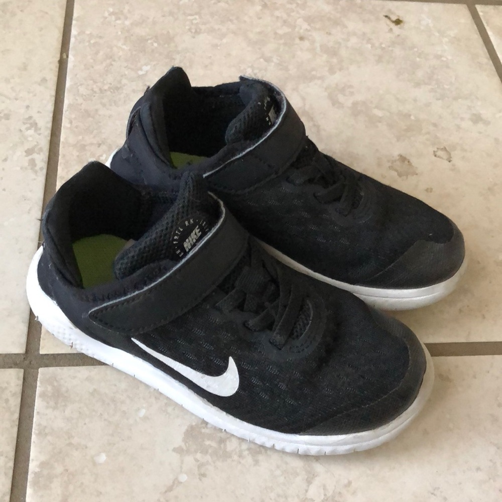 Toddler Nike shoes 💙